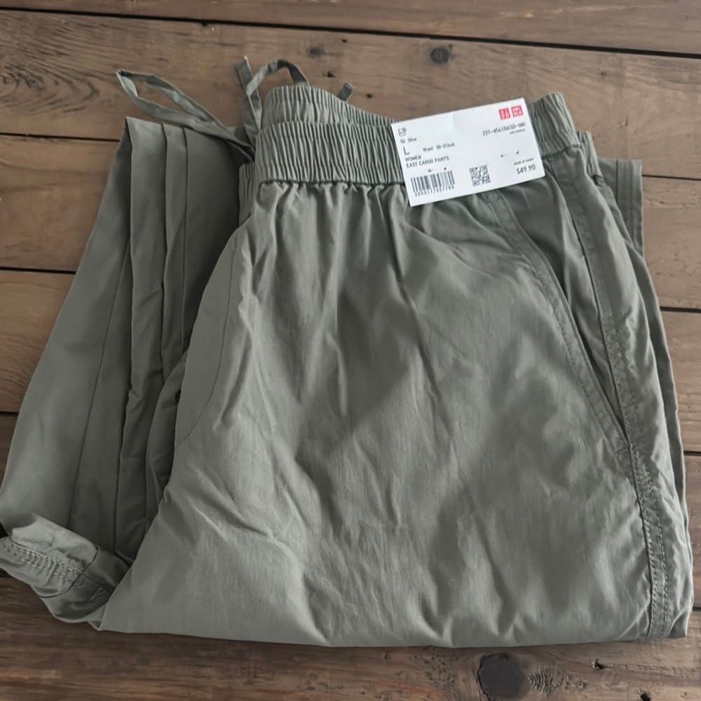 Uniqlo Women’s Olive Green Pants